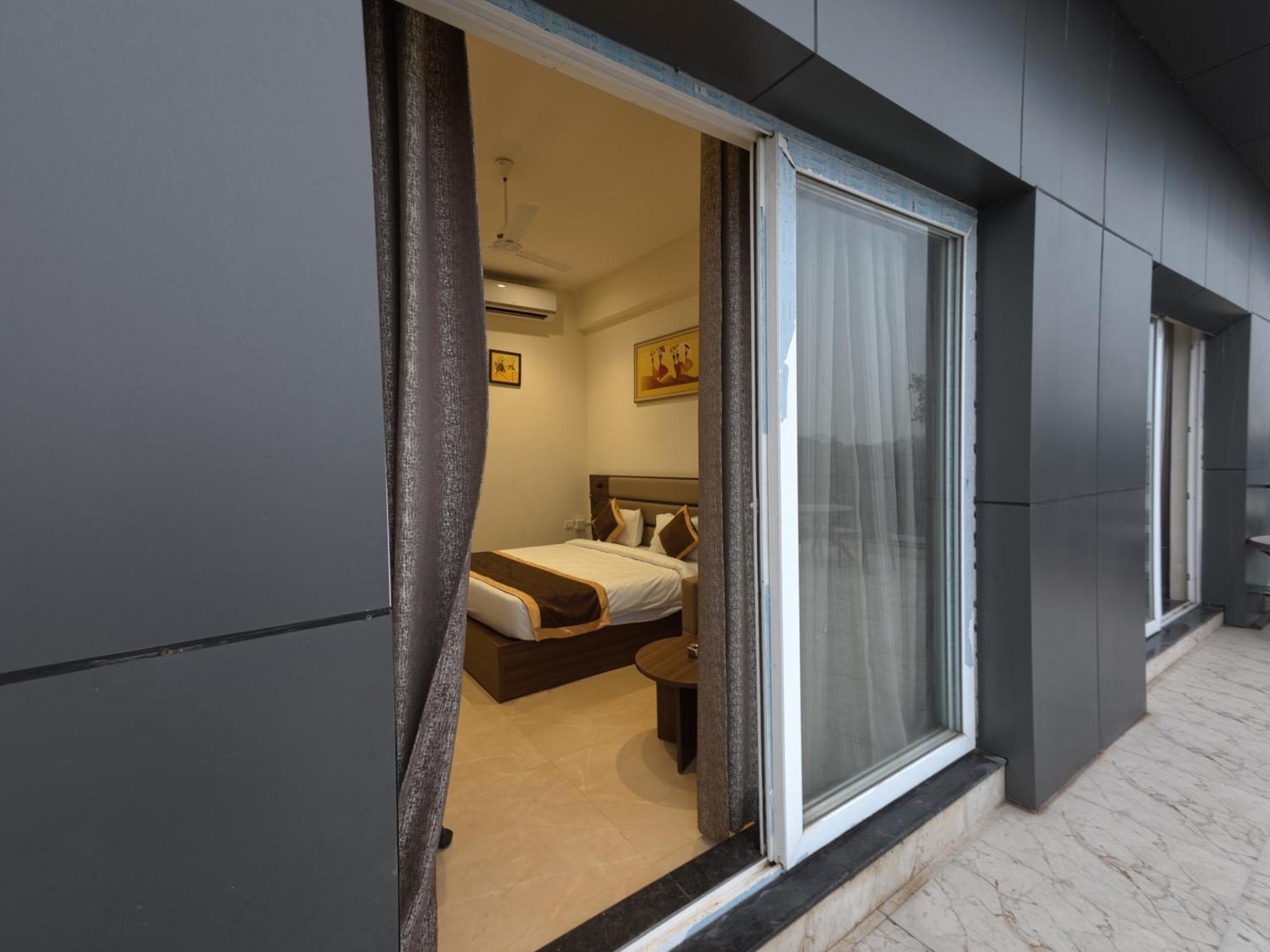Neelam Orchid Kanpur Exterior foto
